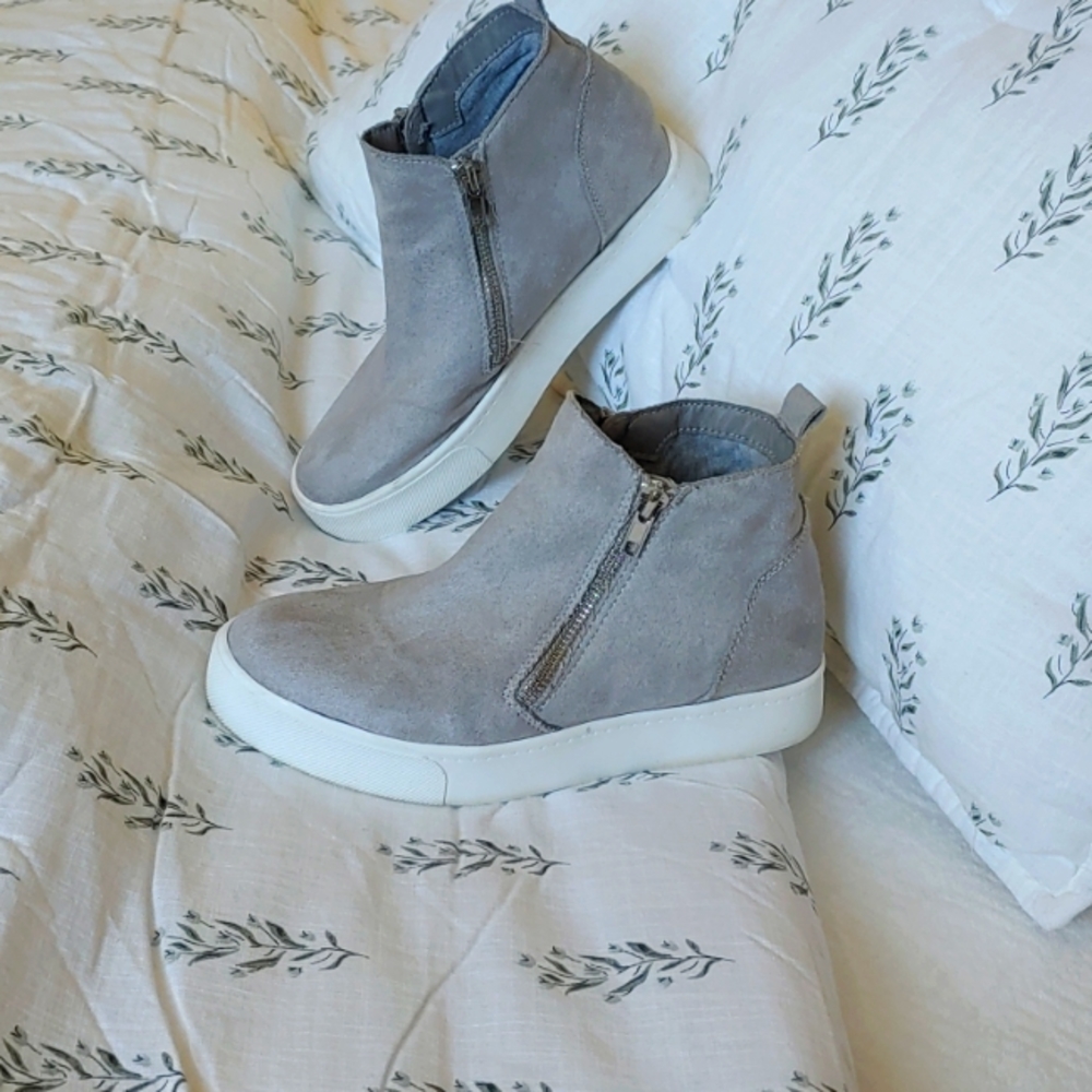 Soda Hidden Wedge Ankle booties